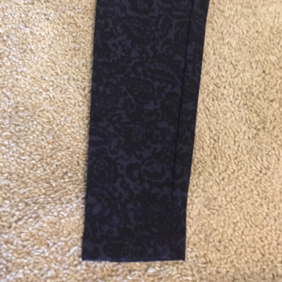 New Royal Paisley Print Leggings - Picture 3 of 6